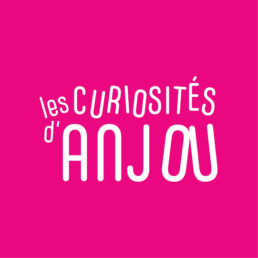 Logo des Curiosités d'Anjou, programme touristique et culturel en Anjou